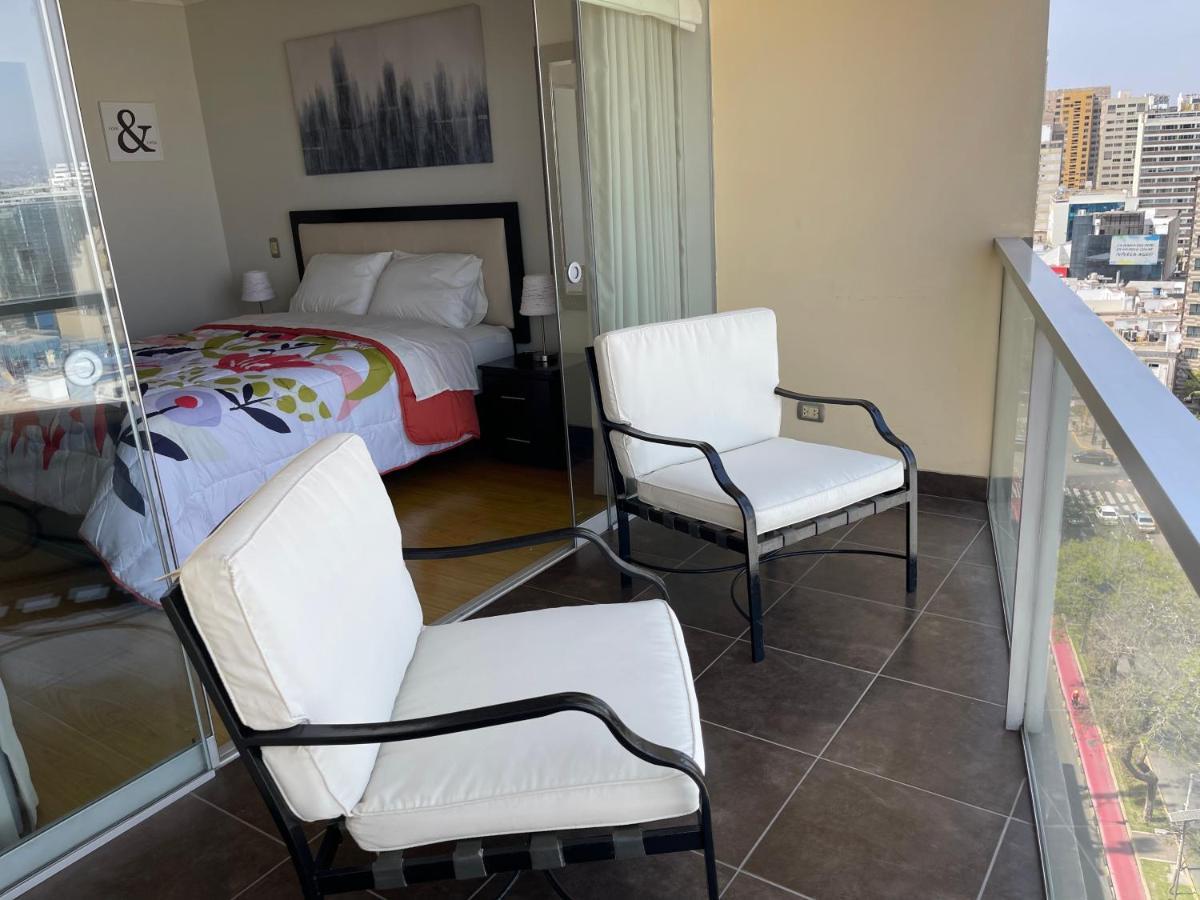 Book In Miraflores - * Lima